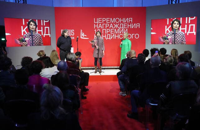 MOSCOW, RUSSIA - NOVEMBER 17, 2021: Albina Mokhryakova (C), winner of the Young Artist. Project of the Year nomination for her Swarm video, speaks during a ceremony to present the 2021 Kandinsky Prize at the Museum of Modern Art. Sergei Fadeichev TASS  TS1183F1
