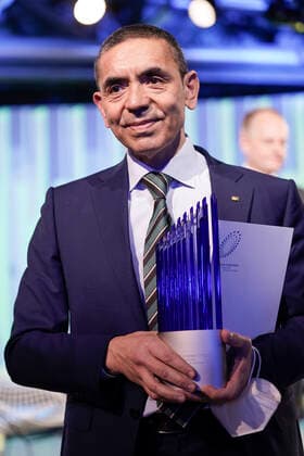 Award of the German Future Prize 2021, Prize of the Federal President for Technology and Innovation Current, 17 11 2021, Berlin, Ugur Sahin in portrait, the laureate and winner of the German Future Prize 2021 together with his company BioNtech at the award ceremony by the German President Berlin Berlin Germany