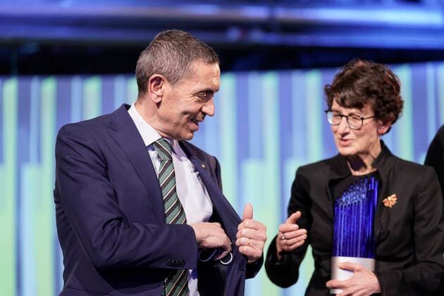 Award of the German Future Prize 2021, Prize of the Federal President for Technology and Innovation Current, 17 11 2021, Berlin, Ugur Sahin and Oezlem Tuereci the winners of the German Future Prize 2021 at the award ceremony by the Federal President Berlin Berlin Germany
