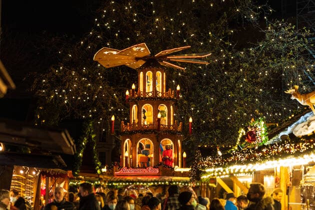 An oversized Christmas pyramid with rotating impeller near the Bonn Minster Christmas market at the Münsterplatz in Bonn on its opening day, 17 11 2021 Bonn Innenstadt NRW Germany