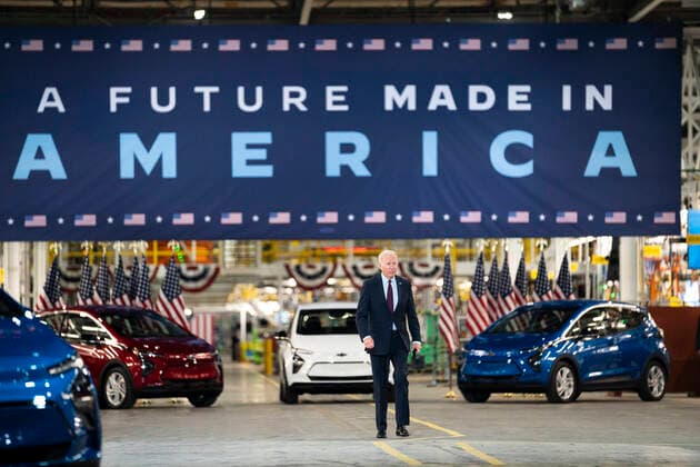 Bilder des Jahres 2021, News 11 November News Themen der Woche KW46 News Bilder des Tages November 17, 2021, Detroit, Michigan, USA: President JOE BIDEN delivered remarks on the bipartisan infrastructure law and the future of electric vehicles at the grand opening of the General Motors Factory ZERO in Detroit, Michigan on November 17, 2021. Detroit USA - ZUMAs222 20211117_znp_s222_054 Copyright: xDominickxSokotoffx