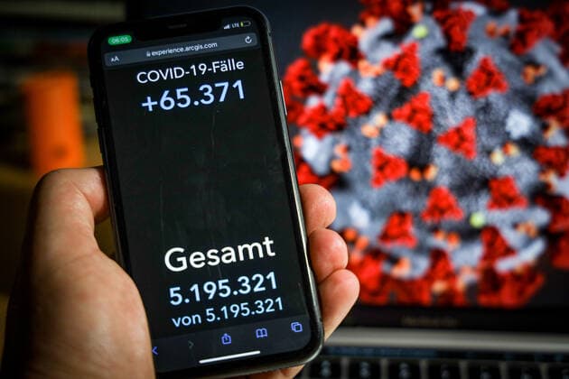 Coronavirus in Germany Covid 19 Dashboard of the Robert Koch Institute 18 11 2021 Robert Koch Institute 7 days Incidence 336.9 7 days Number of cases 280 161 COVID 19 cases 5 195 321 Addition of 65 371 compared to the previous day COVID 19 deaths 98 538 Addition of 264 compared to the previous day