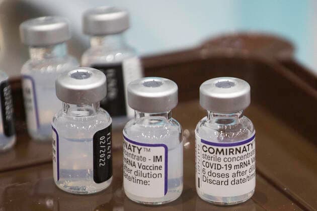 Thailand: Nonthaburi booster Pfizer dose 3rd The Pfizer vaccine is packaged in vials to prepare for infusion into a syringe. Nonthaburi Nonthaburi Thailand Copyright: AtiwatxSilpamethanont