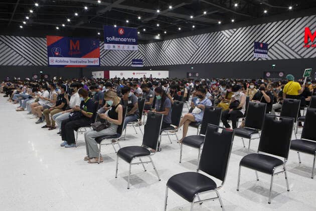Thailand: Nonthaburi booster Pfizer dose 3rd Those who received the vaccination sat and observed symptoms 30 minutes after the injection. Nonthaburi Nonthaburi Thailand Copyright: AtiwatxSilpamethanont