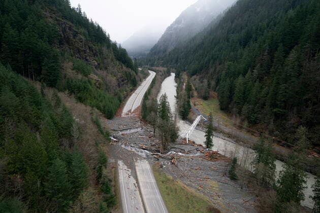 November 18, 2021, Coquihalla highway, BC, CANADA: Damage caused by heavy rains and mudslides earlier in the week is pictured along the Coquihalla Highway near Hope, B.C., Thursday, November 18, 2021. Coquihalla highway CANADA  - ZUMAc35_ 20211118_zaf_c35_070 Copyright: xJonathanxHaywardx