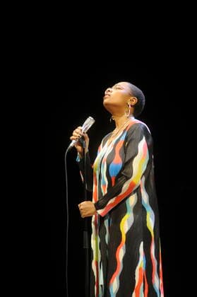 Die amerikanische Jazz-Sängerin Cecile McLorin Salvant in der Philharmonie Essen 2021. The American jazz singer Cecile McLorin Salvant at the Philharmonie Essen 2021. Essen NRW DEU;DE;GERMANY;DEUTSCHLAND;ALLEMAGNE