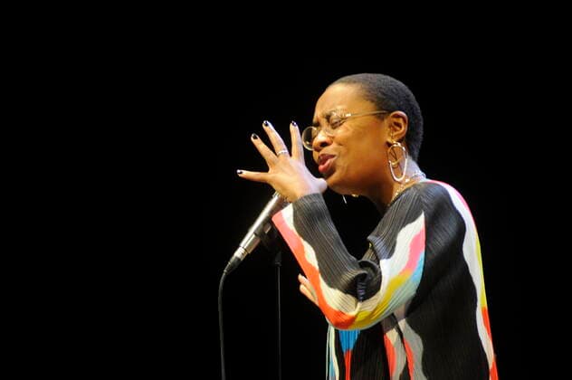 Die amerikanische Jazz-Sängerin Cecile McLorin Salvant in der Philharmonie Essen 2021. The American jazz singer Cecile McLorin Salvant at the Philharmonie Essen 2021. Essen NRW DEU;DE;GERMANY;DEUTSCHLAND;ALLEMAGNE