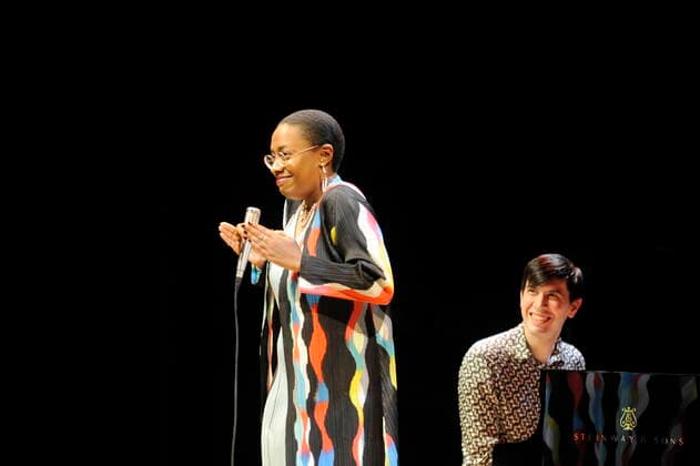 Die amerikanische Jazz-Sängerin Cecile McLorin Salvant mit ihrem Pianisten Glenn Zaleski in der Philharmonie Essen 2021. The American jazz singer Cecile McLorin Salvant with her pianist Glenn Zaleski at the Philharmonie Essen 2021. Essen NRW DEU;DE;GERMANY;DEUTSCHLAND;ALLEMAGNE
