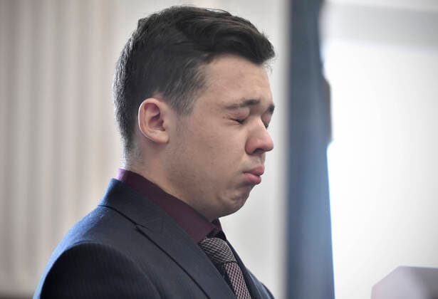 Bilder des Jahres 2021, News 11 November News Themen der Woche KW46 News Bilder des Tages November 19, 2021, Kenosha, Wisconsin, USA: Kyle Rittenhouse closes his eyes and cries as he is found not guilt on all counts at the Kenosha County Courthouse in Kenosha, Wis., on Friday, Nov. 19, 2021. Kenosha USA - ZUMAz03_ 20211119_zhp_z03_003 Copyright: xSeanxKrajacic ThexKenoshaxNewsx