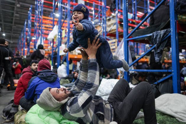 GRODNO REGION, BELARUS - NOVEMBER 19, 2021: Refugees at the Bruzgi Transport Logistical Centre, some 1.5 km northeast of Kuznica Bialostocka-Bruzgi border crossing on the Belarusian-Polish border. The migrant crisis on the border of Belarus with Poland, Lithuania, and Latvia escalated on November 8. This year, Polish border guards have prevented more than 35,000 attempts to illegally cross the Polish-Belarusian border, which is 400 times more than last year. Sergei Bobylev TASS EDITORIAL USE ONLY; NO COMMERCIAL USE; NO ADVERTISING  TS1188D6