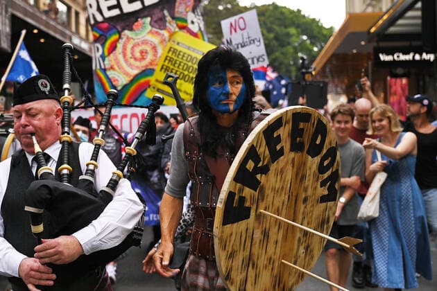 COVID19 FREEDOM RALLY SYDNEY, A man dressed up as Scottish knight Sir William Wallace participates in The Worldwide Rally for Freedom protest against mandatory vaccinations and lockdown measures in Sydney, Saturday, November 20, 2021. The Worldwide Rally for Freedom is a day of rallies purportedly for freedom across many countries, including Australia. ( NO ARCHIVING, EDITORIAL USE ONLY, NO USE IN BOOKS WITHOUT CONSENT SYDNEY NSW AUSTRALIA  Copyright: xSTEVENxSAPHOREx 20211120001598415229