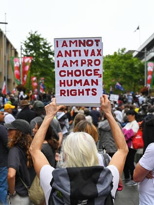 COVID19 FREEDOM RALLY SYDNEY, People participate in The Worldwide Rally for Freedom protest against mandatory vaccinations and lockdown measures in Sydney, Saturday, November 20, 2021. The Worldwide Rally for Freedom is a day of rallies purportedly for freedom across many countries, including Australia. ( NO ARCHIVING, EDITORIAL USE ONLY, NO USE IN BOOKS WITHOUT CONSENT SYDNEY NSW AUSTRALIA  Copyright: xSTEVENxSAPHOREx 20211120001598422877