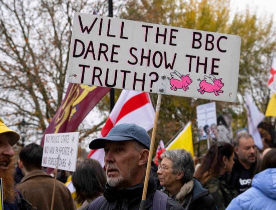 . 20 11 2021. London, United Kingdom. Thousands of people opposed to the vaccine demonstrate in central London. They are opposed to the vaccine and strogly believe that children should not be forced to have it.Austria has just announced it is having a national lockdown from Tuesday. Anti Vaxx demonstration.  xMarkxThomasx xi-Imagesx IIM-22829-0046