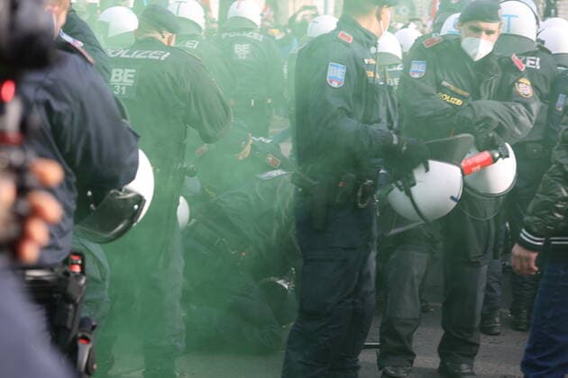DEMO demonstration against Corona measures Vienna, Ring, 20 11 2021 arrests and riots at Corona demo