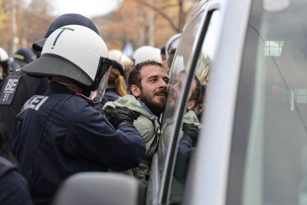 DEMO demonstration against Corona measures Vienna, Ring, 20 11 2021 arrest of a demonstrator