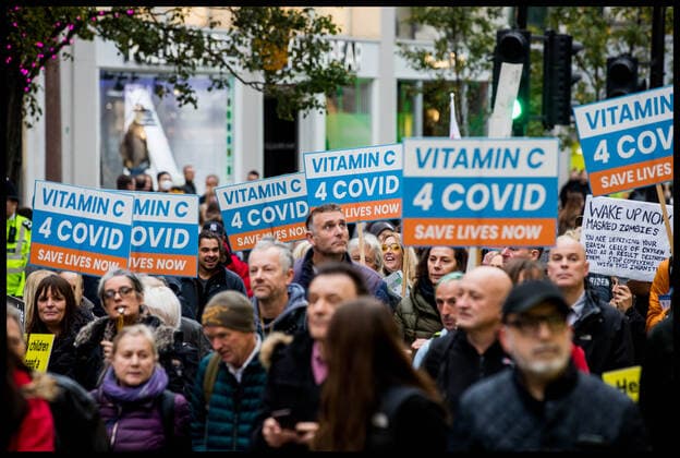 . 20 11 2021. London, United Kingdom. Anti Vaxxers March London. Anti Vaccine protesters march through London during demonstration against vaccines, vaccine passports, masks and other conspiracy theories.  xMartynxWheatleyx xi-Imagesx IIM-22828-0005