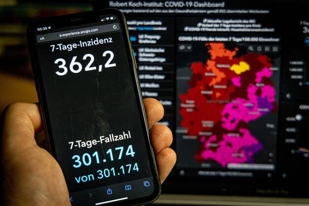 Coronavirus in Germany Covid 19 Dashboard of the Robert Koch Institute 20 11 2021 Robert Koch Institute 7 days Incidence 362.2 7 days Number of cases 301 174 COVID 19 cases 5 312 215 Addition of 63 924 compared to the previous day COVID 19 deaths 98 987 Addition of 248 compared to the previous day