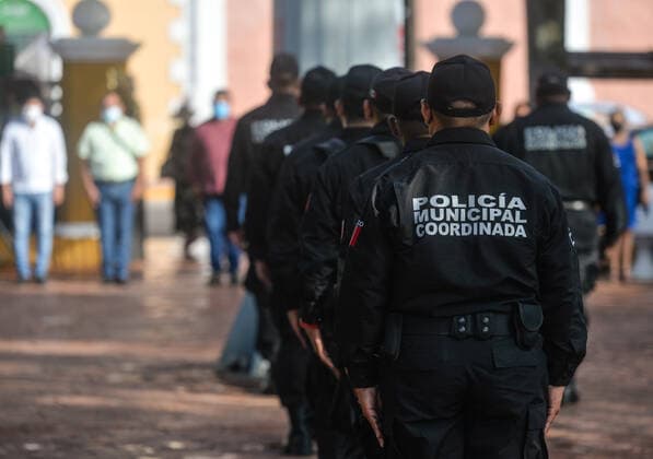 A Minimal Revolution Day Celebration In Valladolid Due To Covid-19 Pandemic Members of the municipal police (Policia Municipal de Valladolid) during the short ceremony of El Dia de la Revolucion (Revolution Day), a national holiday commemorating the beginning of the Mexican Revolution on November 20, 1910. Official Revolution Day celebrations have been canceled due to the Covid-19 pandemic. The city of Valladolid was the site of the first spark of the Mexican Revolution, also known as the Dzelkoop Plan, an uprising that began on June 4, 1910, by Maximiliano R. Bonilla and other leaders of the Independent Electoral Center and the Anti Reelectionist Front, against the dictatorship of President Porfirio Diaz. On Saturday, November 20, 202  Copyright: xArturxWidakx widak-revoluti211120_np16e