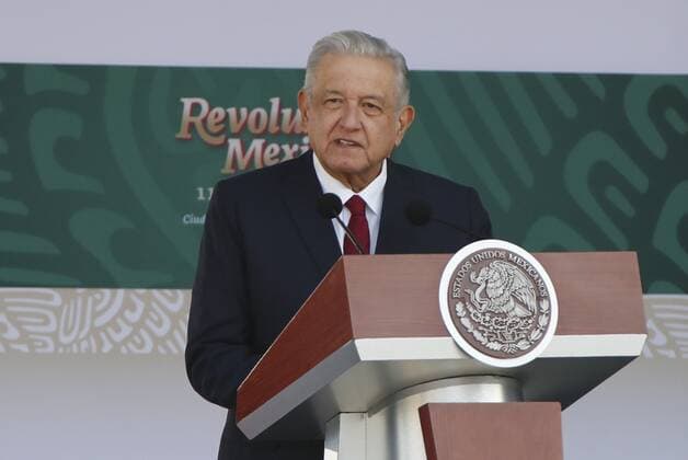 Mexican President Andres Manuel Lopez Obrador gives a speech during a military parade commemorating the 111 anniversary of the Revolution, in Mexico City, Mexico, 20 November 2021. Mexico commemorates the 111 Revolution anniversary with a military parade !ACHTUNG: NUR REDAKTIONELLE NUTZUNG!  Copyright: xJoséxMéndezx MEX7315 20211120-41df9831a3a54c370d3e546d7952dcd4bff5f406