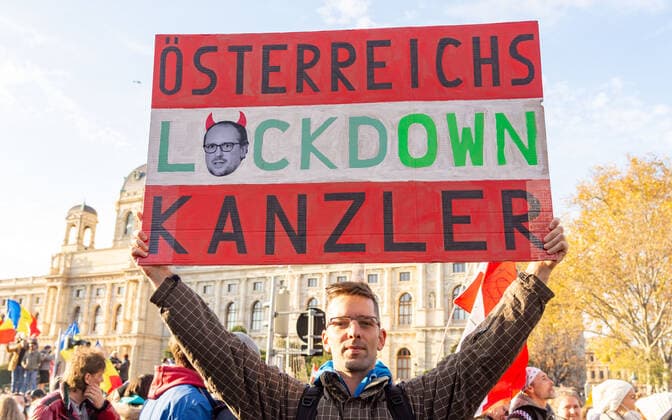 20211120 Demonstration against Corona Measures VIENNA, AUSTRIA - NOVEMBER 20: Participant(s) of the protest against the government s corona measures announced on November 19, on November 20, 2021 in Vienna, Austria. WIEN, OESTERREICH - 20. NOVEMBER: Teilnehmer (in-Inen) der Demonstration gegen von der Regierung am 19. November verkuendeten Corona-Maßnahmen am 20. November in Wien, Oesterreich. 211120_SEPA_17_011 Copyright: xIsabellexOuvrardx SEPAxMedia
