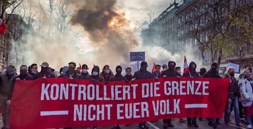 20211120 Demonstration against Corona Measures VIENNA, AUSTRIA - NOVEMBER 20: Participant(s) of the protest against the government s corona measures announced on November 19, on November 20, 2021 in Vienna, Austria. WIEN, OESTERREICH - 20. NOVEMBER: Teilnehmer (in-Inen) der Demonstration gegen von der Regierung am 19. November verkuendeten Corona-Maßnahmen am 20. November in Wien, Oesterreich. 211120_SEPA_17_012 Copyright: xIsabellexOuvrardx SEPAxMedia