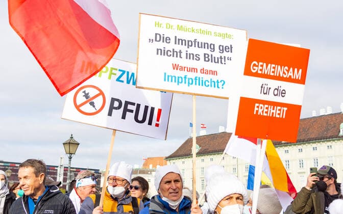 20211120 Demonstration against Corona Measures VIENNA, AUSTRIA - NOVEMBER 20: Participant(s) of the protest against the government s corona measures announced on November 19, on November 20, 2021 in Vienna, Austria. WIEN, OESTERREICH - 20. NOVEMBER: Teilnehmer (in-Inen) der Demonstration gegen von der Regierung am 19. November verkuendeten Corona-Maßnahmen am 20. November in Wien, Oesterreich. 211120_SEPA_17_018 Copyright: xIsabellexOuvrardx SEPAxMedia