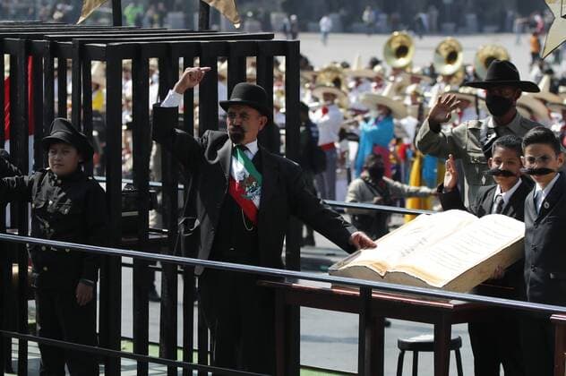 Actors perform scenes of the Mexican Revolution during a military parade commemorating the 111 anniversary of the Revolution, in Mexico City, Mexico, 20 November 2021. Mexico commemorates the 111 Revolution anniversary with a military parade !ACHTUNG: NUR REDAKTIONELLE NUTZUNG!  Copyright: xJoséxMéndezx MEX7353 20211120-d8871d7b8f5296775cf062fc60e26bf5692fac3b