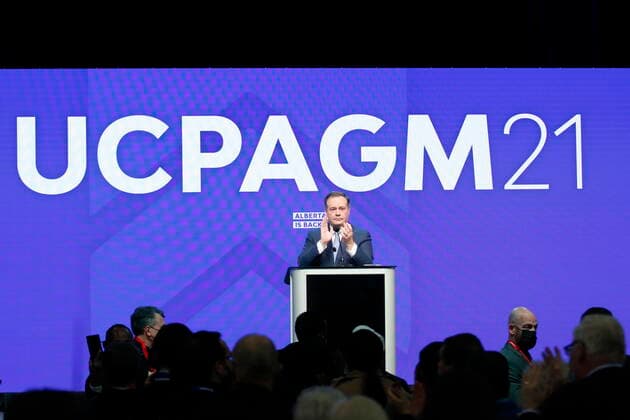 November 20, 2021, Calgary, ab, Canada: Standing applause as Alberta Premier Jason Kenney speaks at the United Conservative Party annual meeting in Calgary, Alta., Saturday, Nov. 20, 2021. Calgary Canada  - ZUMAc35_ 20211120_zaf_c35_010 Copyright: xLarryxMacdougalx