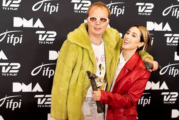 Andreas Odbjerg and Drew Sycamore both received several of tonights awards Danish Music Awards 2021 will be awarded at Vaerloese Airport, Saturday 20 November 2021, Vaerloese Denmark  Copyright: fotograf@clausbech.dkx+45x23246620, ClausxBechx Cop200 spdk20211120-234839-L