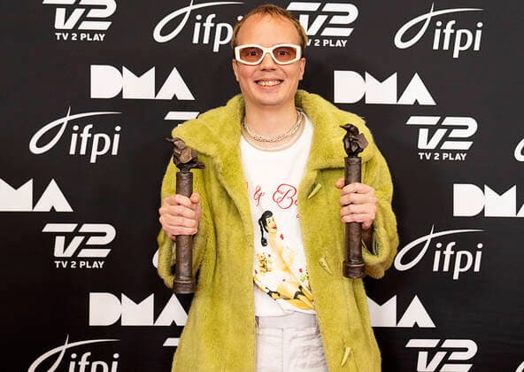 Andreas Odbjerg with his two prizes Danish Music Awards 2021 will be awarded at Flyvestation Vaerloese, Saturday 20 November 2021, Vaerloese Denmark  Copyright: fotograf@clausbech.dkx+45x23246620, ClausxBechx Cop200 spdk20211120-234948-L