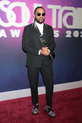 NEW YORK, NY - NOVEMBER 20: Maxwell at the 2021 Soul Train Awards at The Apollo Theater in New York City on November 20, 2021. Copyright: xRWx