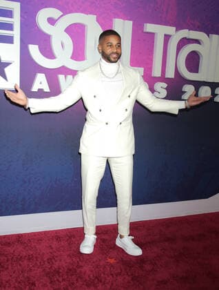 NEW YORK, NY - NOVEMBER 20: Devale Ellis at the 2021 Soul Train Awards at The Apollo Theater in New York City on November 20, 2021. Copyright: xRWx