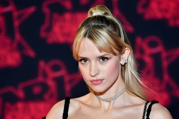 NRJ Music Awards. Tapis rouge. 274756 2021-11-20 Cannes France Angèle Angele, ( chanteuse , Joséphine Aimée Van Laeken)  Copyright: xLionelxUrmanx xStarfacex STAR_274756_219