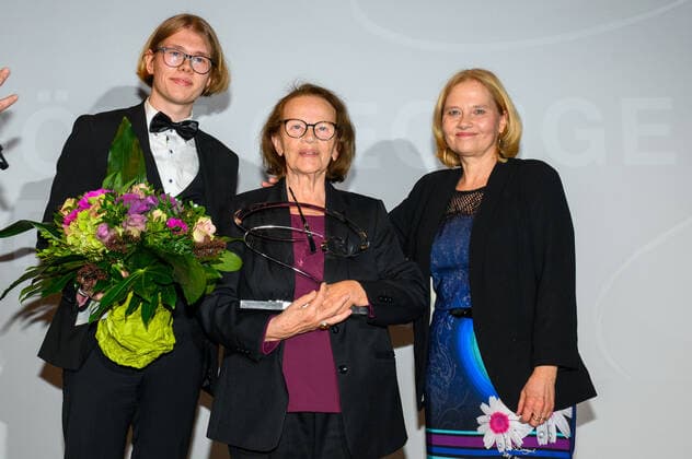 Berlin GER, Berlin, 21 11 21, Goetz George prize 4 red carpet v l grandson, Gudrun Ritter prize winner 2021, daughter Franziska, Goetz George prize 4 red carpet, Kaiserin Friedrich Haus, 21 11 21, Copyright: xUwexKoch Eibner-Pressefotox EP_UKH