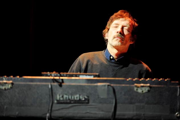 Der deutsche Jazz-Pianist Roberto di Gioia am Fender Rhodes 2021 im Grillo-Theater Essen.. The German jazz pianist Roberto di Gioia on a Fender Rhodes at the Grillo-Theater Essen, 2021. Essen NRW DEU;DE;GERMANY;DEUTSCHLAND;ALLEMAGNE