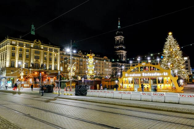 View on 22 11 2021 about 19 oclock on the Christmas market Dresden Striezelmarkt on the Altmarkt in Dresden, which is closed by the Saxonian Corona Protection Ordinance.