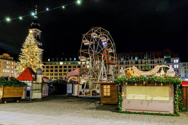 View on 22 11 2021 about 19 oclock on the Christmas market Dresden Striezelmarkt on the Altmarkt in Dresden, which is closed by the Saxonian Corona Protection Ordinance.