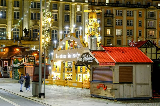 View on 22 11 2021 about 19 oclock on the Christmas market Dresden Striezelmarkt on the Altmarkt in Dresden, which is closed by the Saxonian Corona Protection Ordinance.