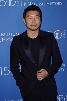 American Museum Of Natural History Gala 2021 Arrivals Simu Liu during the American Museum Of Natural History Gala 2021 Arrivals, in New York, United States, on November 22, 2021. New York NY United States  Copyright: xJohnxNacionx nacion-simuliu211118_npkPz