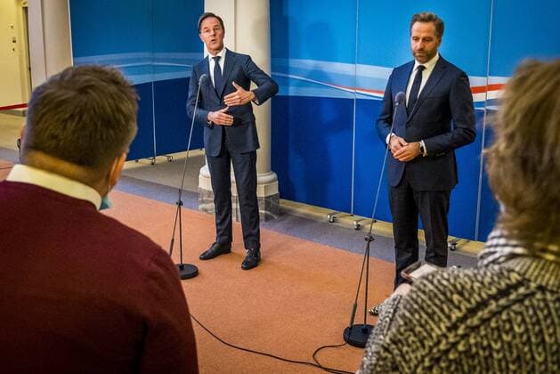 THE HAGUE Outgoing Prime Minister Mark Rutte and outgoing Minister Hugo de Jonge of Health, Welfare and Sport CDA explain the situation regarding the basic measures against the corona virus Rutte made an urgent appeal to everyone to better adhere to those basic measures against the corona virus ANP LEX VAN LIESHOUT  Copyright: xANPx xxANPx x441036621x