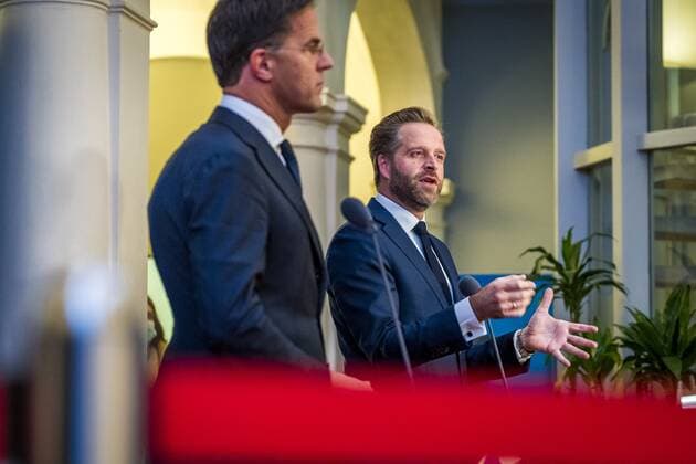 THE HAGUE Outgoing Prime Minister Mark Rutte and outgoing Minister Hugo de Jonge of Health, Welfare and Sport CDA explain the situation regarding the basic measures against the corona virus Rutte made an urgent appeal to everyone to better adhere to those basic measures against the corona virus ANP LEX VAN LIESHOUT  Copyright: xANPx xxANPx x441036642x