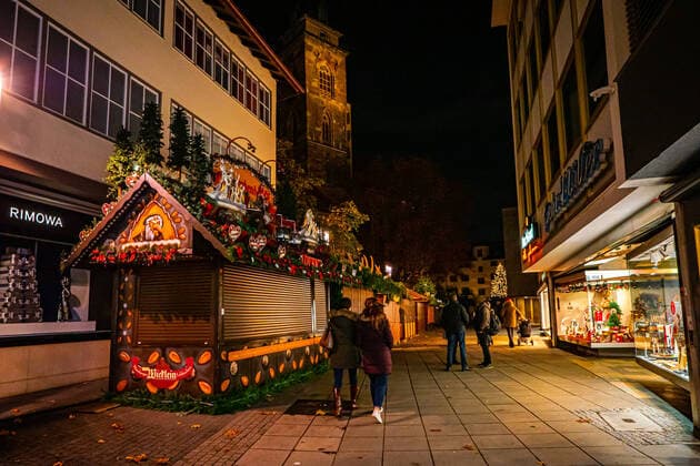 Horrified faces in Stuttgart Cancellation of Christmas market shortly before opening All stalls are festively decorated ready Horrified faces in Stuttgart Cancellation of Christmas market shortly before opening All stalls are festively decorated readyBaden Württemberg, 70173 Stuttgart, Germany Copyright: 7aktuell.dex xAlexanderxHald
