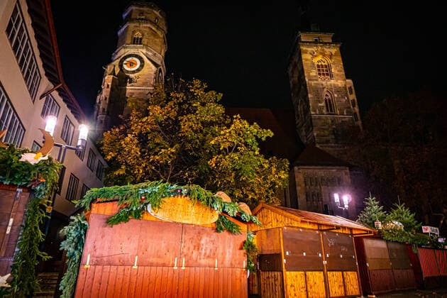 Horrified faces in Stuttgart Cancellation of Christmas market shortly before opening All stalls are festively decorated ready Horrified faces in Stuttgart Cancellation of Christmas market shortly before opening All stalls are festively decorated readyBaden Württemberg, 70173 Stuttgart, Germany Copyright: 7aktuell.dex xAlexanderxHald