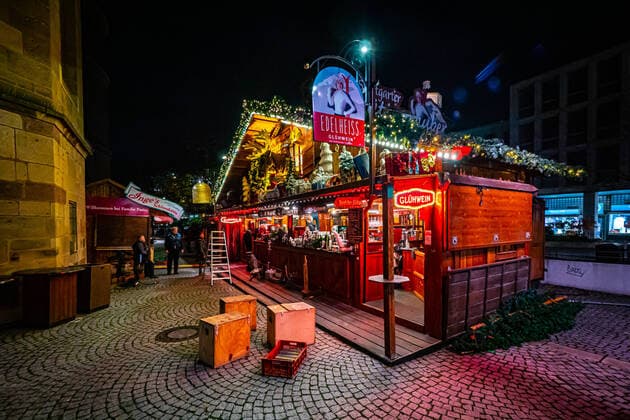 Horrified faces in Stuttgart Cancellation of Christmas market shortly before opening All stalls are festively decorated ready Horrified faces in Stuttgart Cancellation of Christmas market shortly before opening All stalls are festively decorated readyBaden Württemberg, 70173 Stuttgart, Germany Copyright: 7aktuell.dex xAlexanderxHald