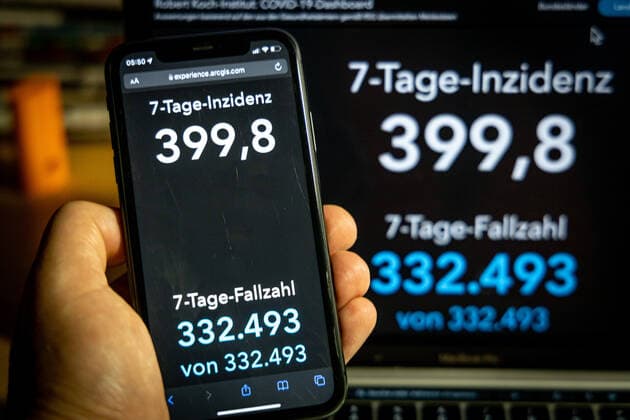 Coronavirus in Germany Covid 19 Dashboard of the Robert Koch Institute 23 11 2021 Robert Koch Institute 7 days Incidence 399.8 7 days Number of cases 332 493 COVID 19 Cases 5 430 911 Addition by 45 326 compared to previous day COVID 19 Deaths 99 433 Addition by 309 compared to previous day