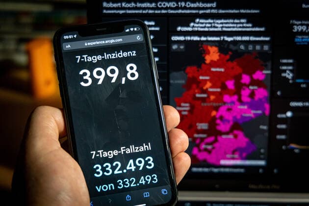 Coronavirus in Germany Covid 19 Dashboard of the Robert Koch Institute 23 11 2021 Robert Koch Institute 7 days Incidence 399.8 7 days Number of cases 332 493 COVID 19 Cases 5 430 911 Addition by 45 326 compared to previous day COVID 19 Deaths 99 433 Addition by 309 compared to previous day