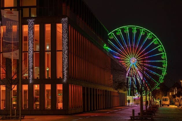 Reutlingen themed images Christmas atmosphere in the city, Reutlingen, 22 11 2021, themed images Christmas atmosphere in the city, Reutlingen, city hall and Ferris wheel, 22 11 2021, Copyright: xDROFITSCH EIBNERx EP_ddh