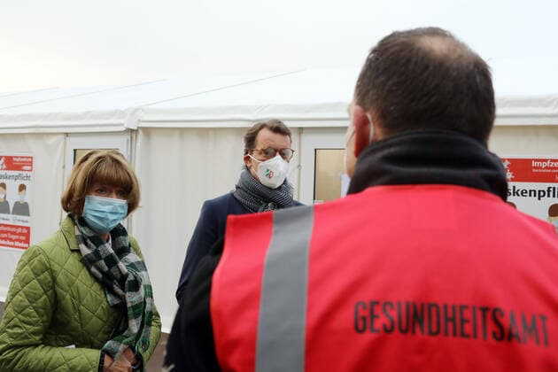 Opening of the Vaccination Centre Drive In Lanxess Arena Cologne Germany 23 11 2021 Left Lord Mayor Henriette Reker Right Minister President Hendrik Wüst