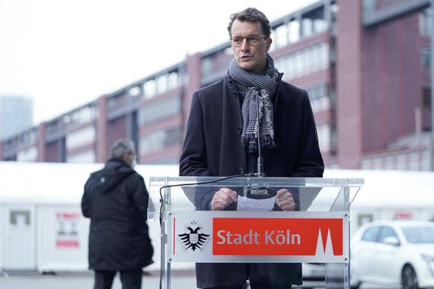 Prime Minister of North Rhine-Westphalia and Mayor of North Rhine-Westphalia visit vaccination services in Cologne News, 23 11 2021, Cologne, Hendrik Wuest the Prime Minister of North Rhine-Westphalia in portrait at the press conference following the visit of the vaccination services in Cologne with the reopening of the new Drive In vaccination center at the Lanxess