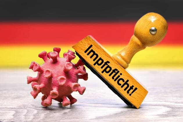 PHOTOMONTAGE, stamp on coronavirus model with inscription compulsory vaccination ** NUR FUER REDAKTIONELLE ZWECKE ** EDITORIAL USE ONLY **